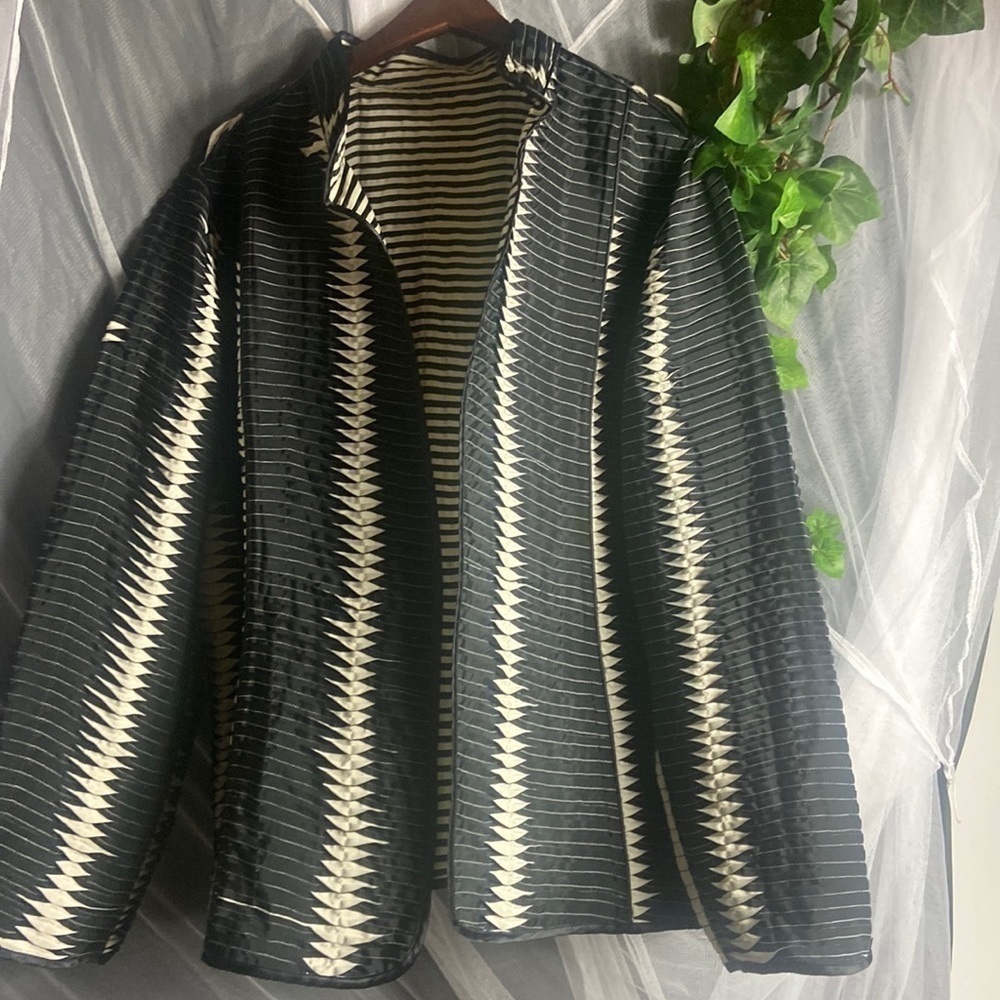 Contemporary Black & White Jacket Size large